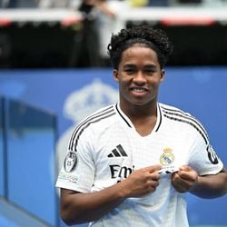 O Real Madrid informou nesta quarta-feira (21) que Endrick sofreu uma lesão no tendão da perna direita.