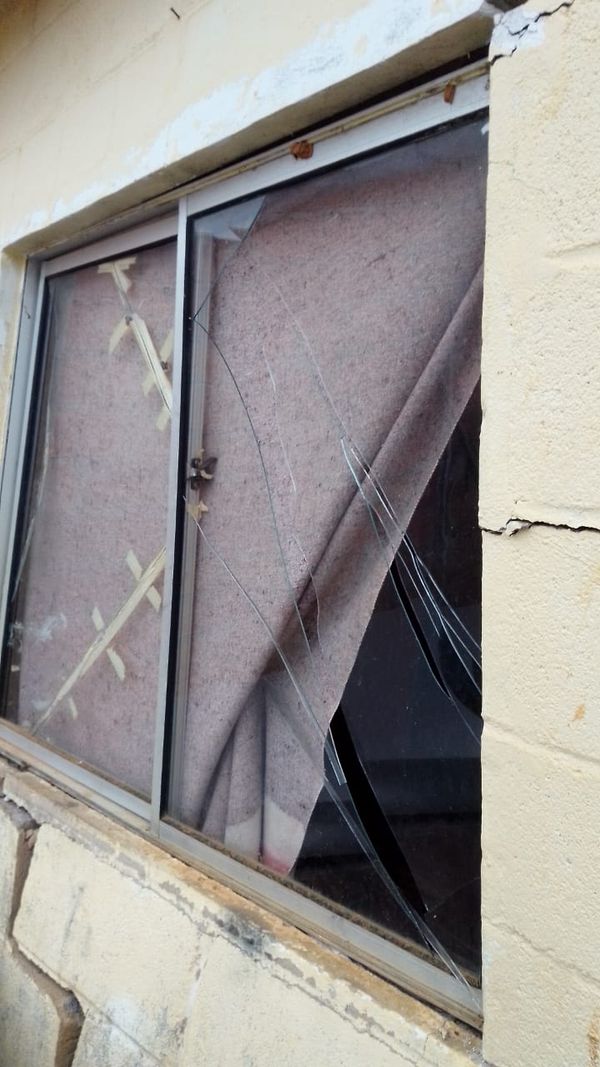 Carro perde controle e atinge casa em Colatina por Leitor de A Gazeta