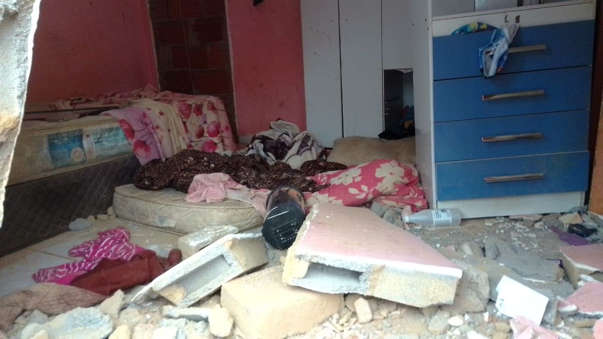 Carro perde controle e atinge casa em Colatina por Leitor de A Gazeta