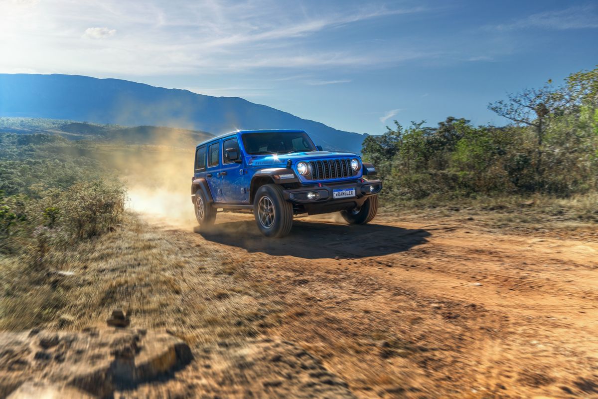 Novos Jeep Wrangler e Gladiator Rubicon têm a badge Trailrated, que reconhece a capacidade off-road do veículo