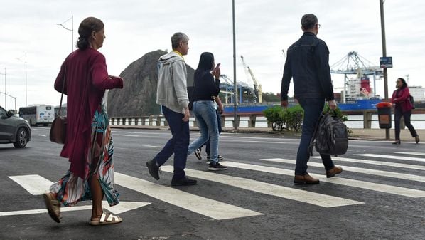 Frente fria chega nesta sexta-feira (6), traz instabilidade para o sábado (7), mas o sol reaparece no domingo (8), com tempo firme em todo o Estado.