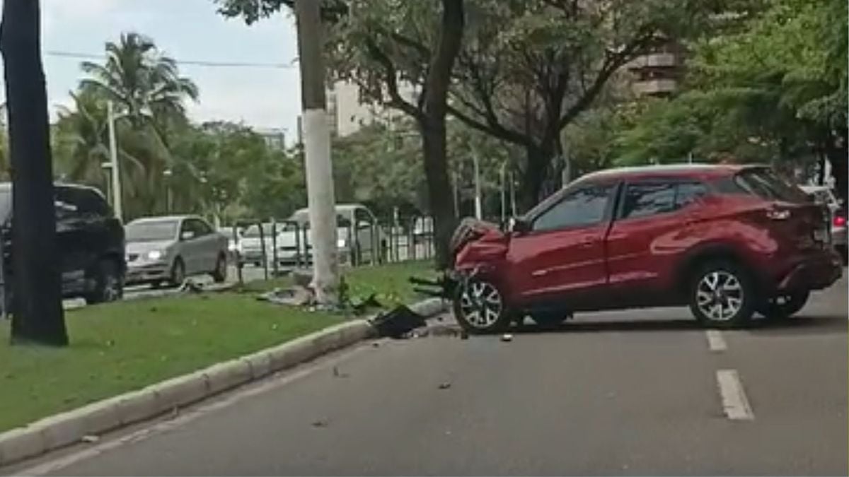 A colisão aconteceu na Avenida Saturnino de Brito, na Praia do Canto, em Vitória