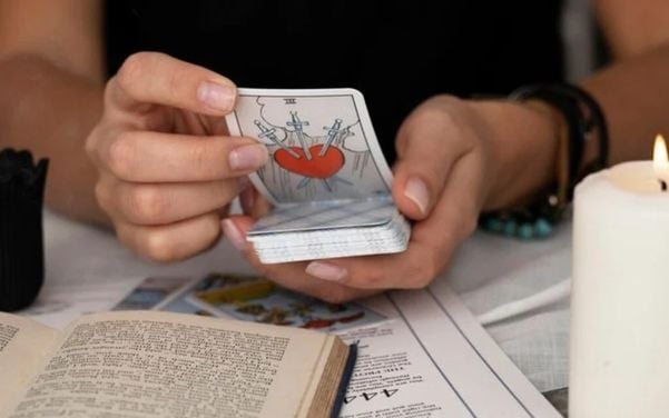 O que você precisa saber antes de buscar respostas do Tarot sobre amor