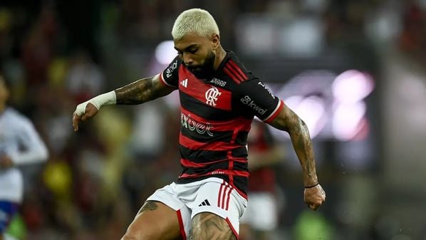 Dirigente quebra silêncio sobre decisão de deixar o atacante fora de dois jogos após o título da Copa do Brasil e revela que ainda acreditava em renovação: "Vida que segue"