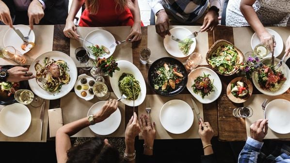 A comida, além de nutrir o corpo, proporciona prazer, conforto e nos conecta com nossas memórias mais profundas