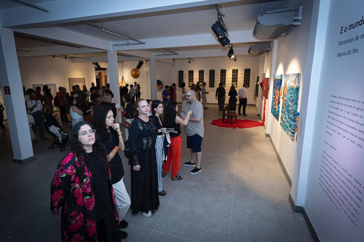 Exposição "E o Mundo (não) se Acabou"