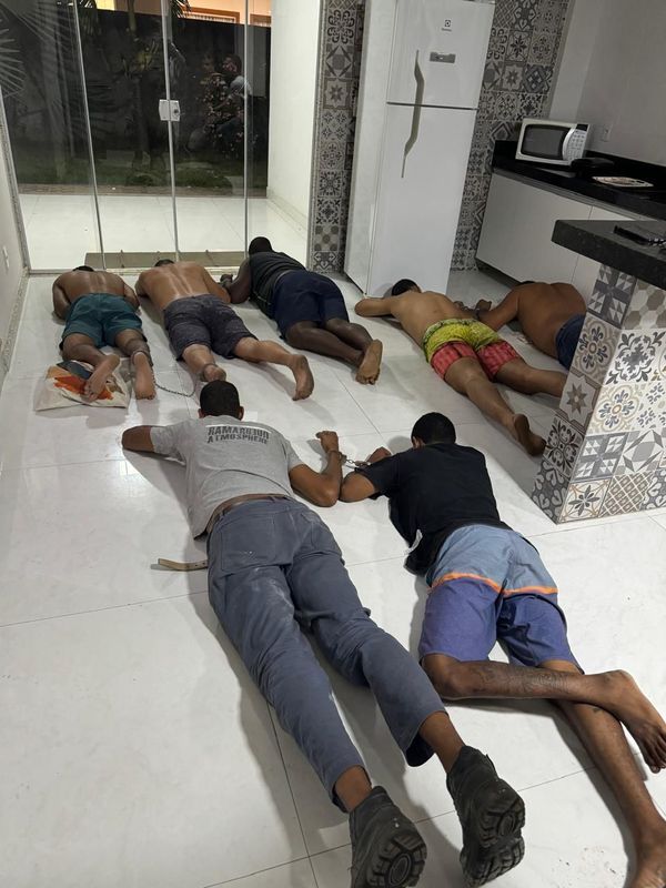 Suspeitos presos pela polícia, na quarta-feira (14) em Guarapari por Divulgação Sesp