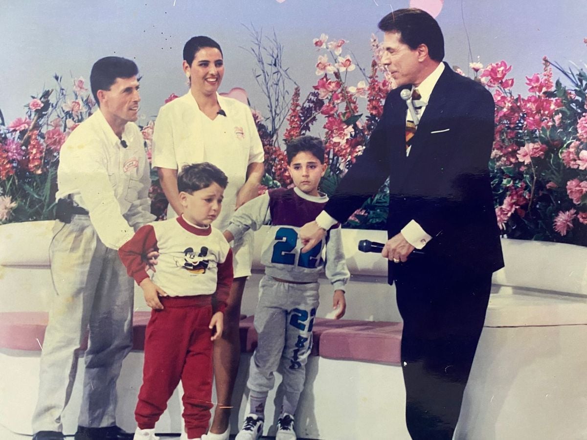 Alessandra Alves Amaral, 52 anos, e Luiz dos Santos Amaral, 59 anos, estiveram no palco do programa Em Nome do Amor, apresentado pelo Silvio Santos nos anos 90.