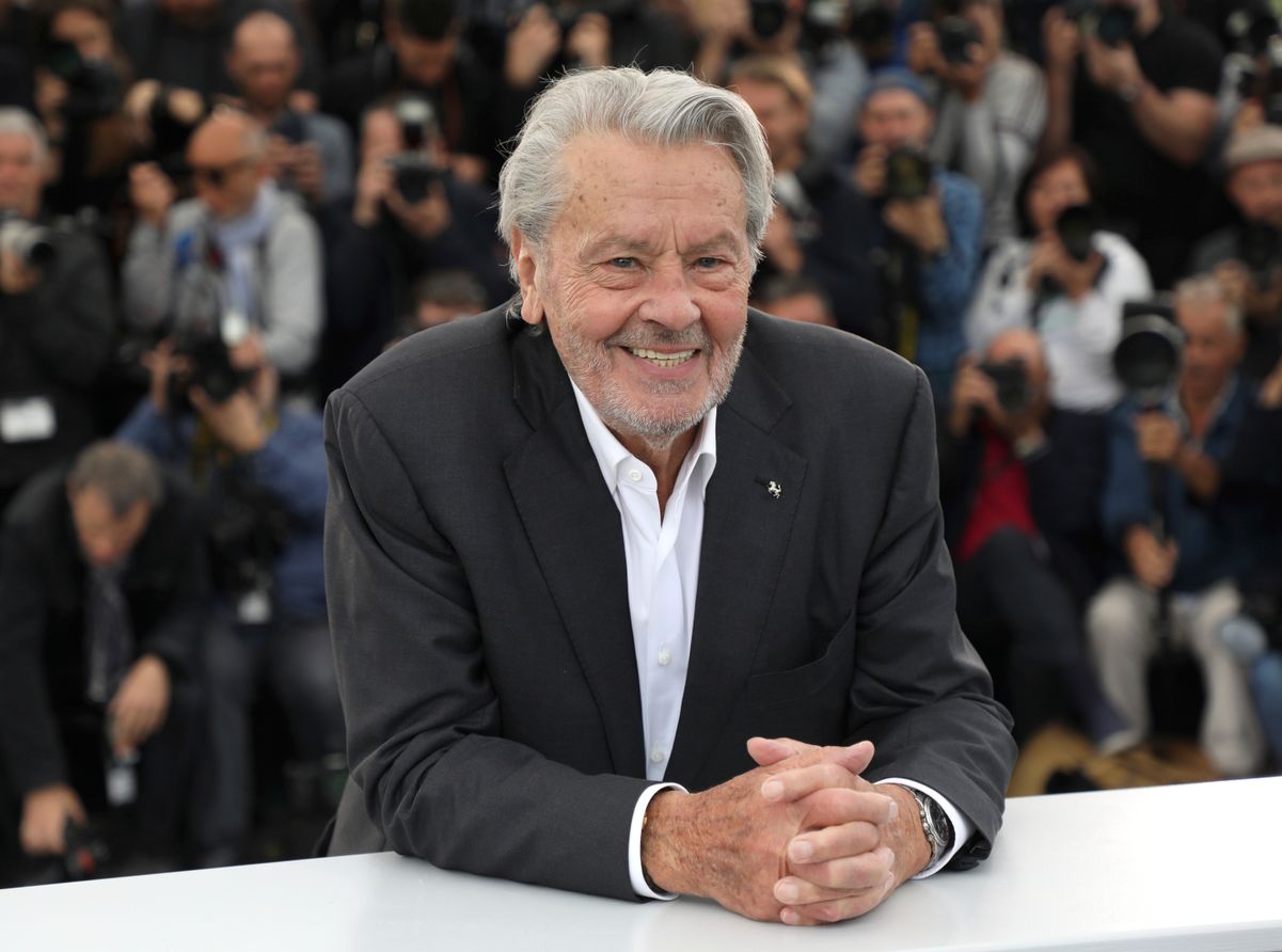 Ator Alain Delon na sessão de fotos para seu prêmio honorário Palma de Ouro no 72º Festival Internacional de Cinema, em Cannes, no sul da França, em 19 de maio de 2019