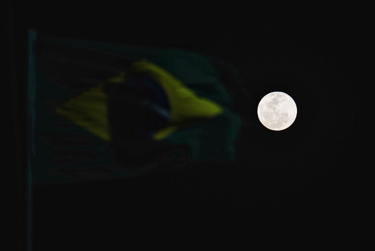 A Lua cheia durará até a manhã de quarta-feira (21). por Vitor Jubini