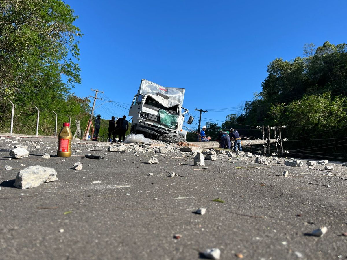Gabriel do Nascimento, de 25 anos, morreu após o caminhão de entrega em que estava bater em um poste na Avenida Norte Sul, na Serra. por João Brito