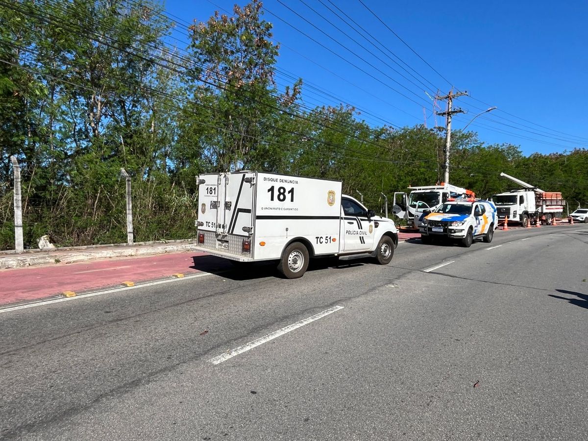 Gabriel do Nascimento, de 25 anos, morreu após o caminhão de entrega em que estava bater em um poste na Avenida Norte Sul, na Serra. por João Brito