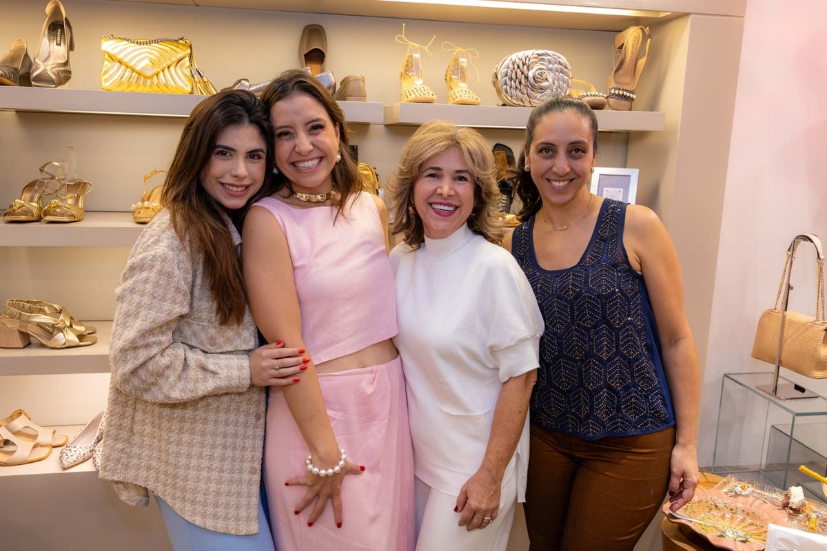 Lilia Coutinho, Brenda Riva, Déborah Fabris e Bianca Riva 