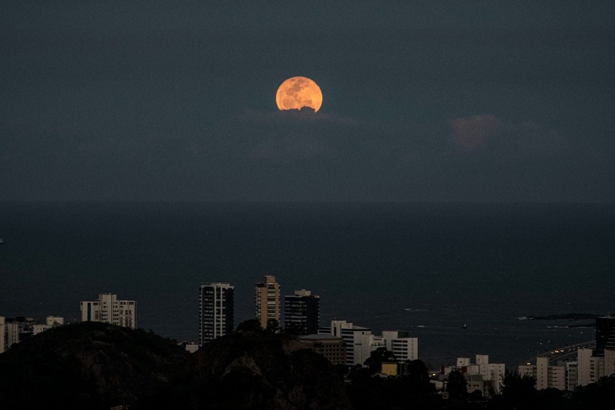 Superlua vista a partir da Pedra dos Dois Olhos por Fernando Madeira