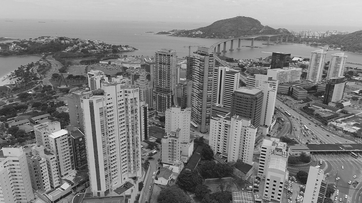 12/12/2019 - Vitória - ES - Mercado imobiliário - Vista aérea de prédios de Vitória - Enseada do Suá