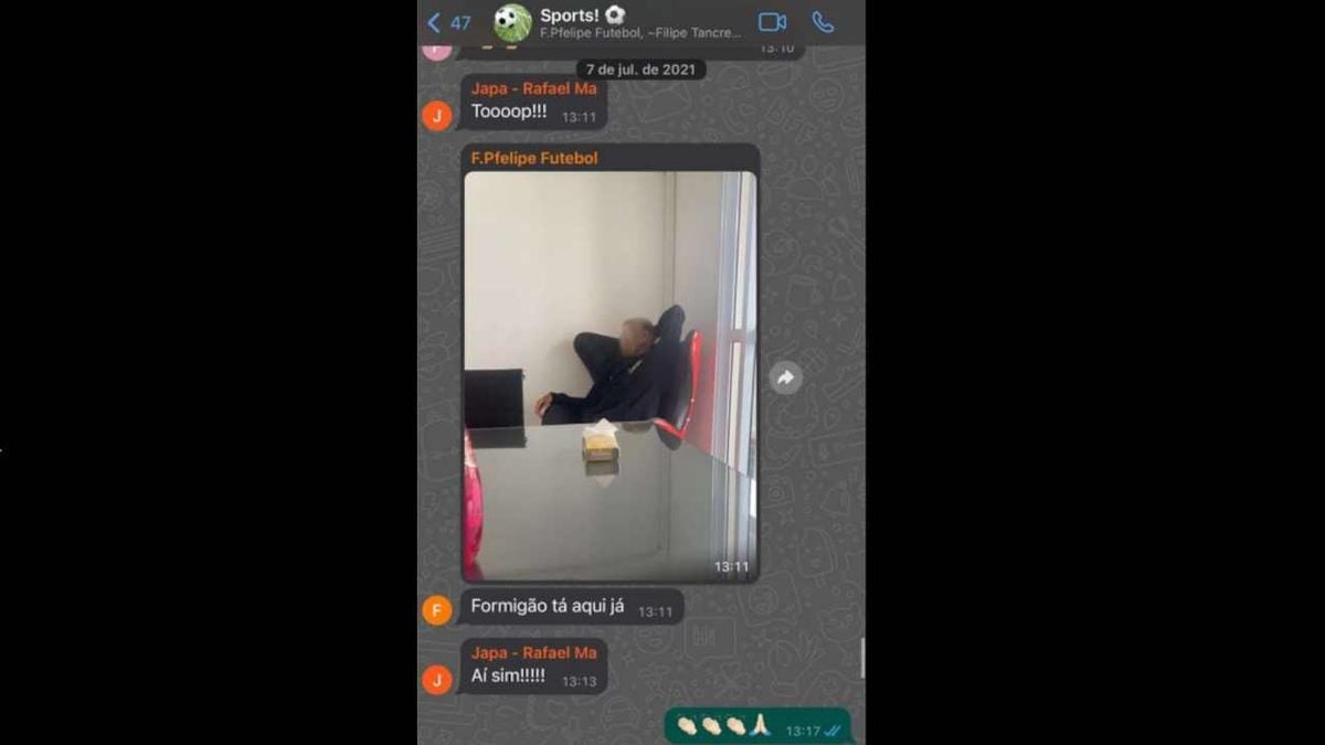 Print de conversa de WhatsApp com ex-integrante do PCC e agentes de futebol 