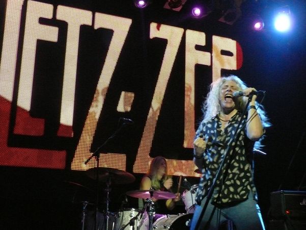 Banda inglesa Letz Zep se apresenta no Parque da Cidade, na Serra