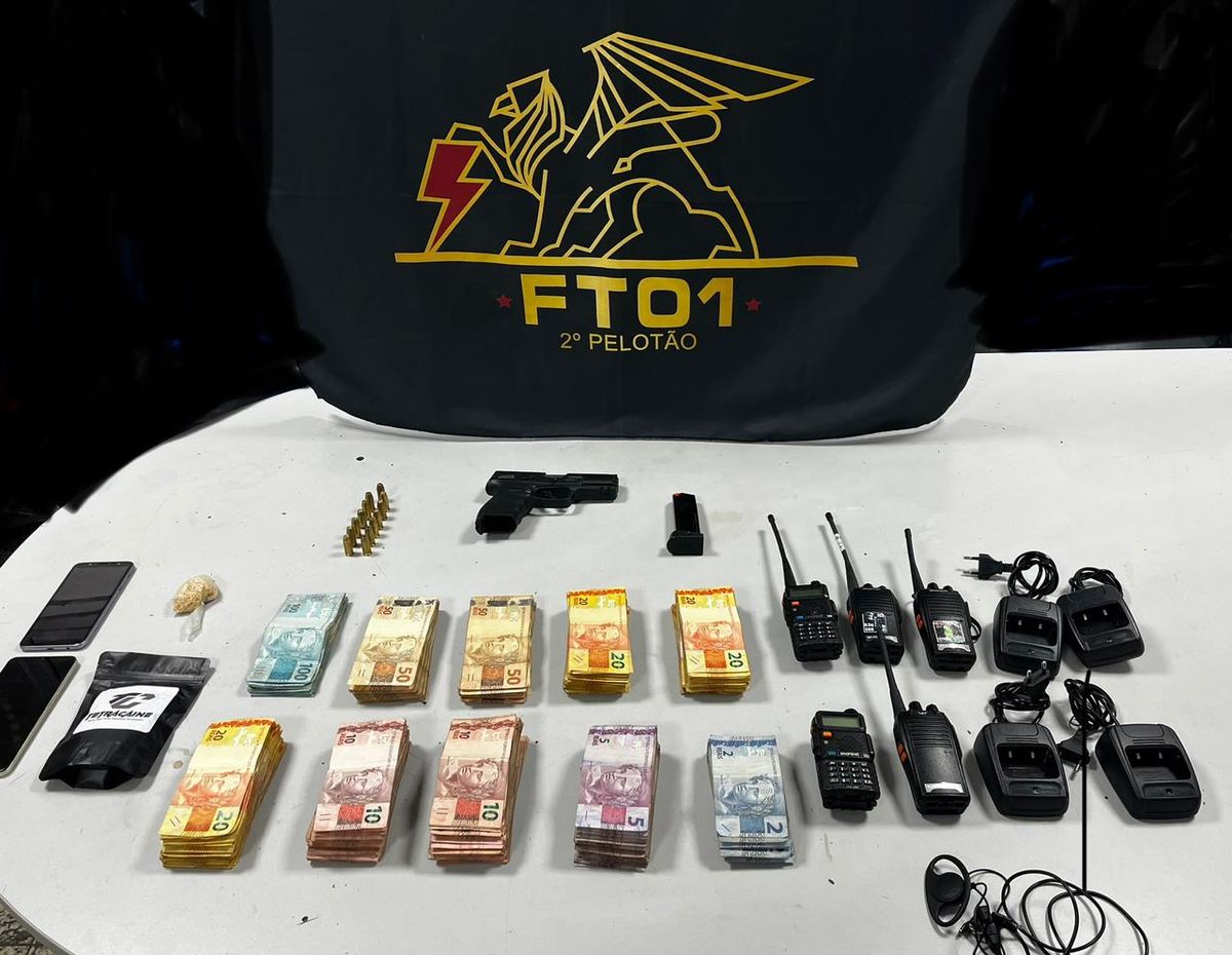 Materiais apreendidos durante operação no Morro do Cabral, em Vitória