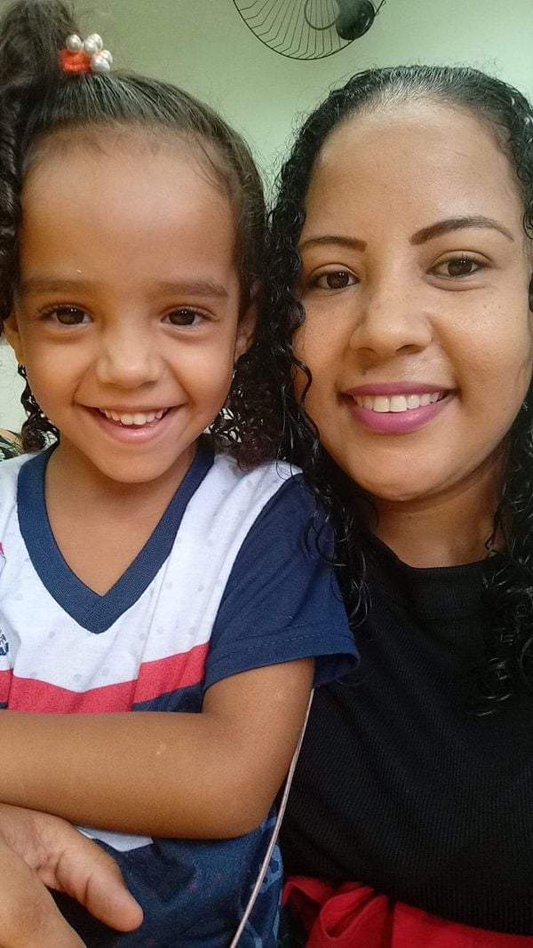 A mãe, Mara Núbia Borges, e a filha, Laura Beatriz, de 5 anos, atropelas em Vila Velha