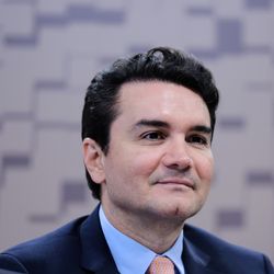 Ministro do Turismo foi expulso do partido após decidir permanecer no governo Lula, desobedecendo ordem dada pela legenda para deixar o cargo