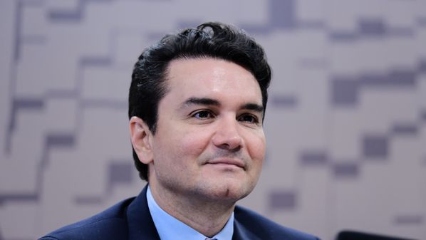 Ministro do Turismo foi expulso do partido após decidir permanecer no governo Lula, desobedecendo ordem dada pela legenda para deixar o cargo