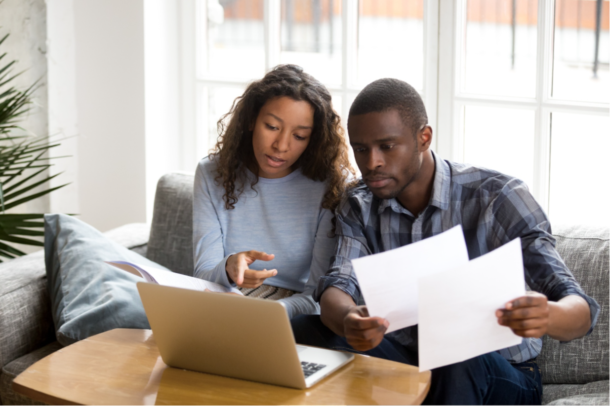 O orçamento doméstico seja revisado de tempos em tempos. Crédito: Shutterstock