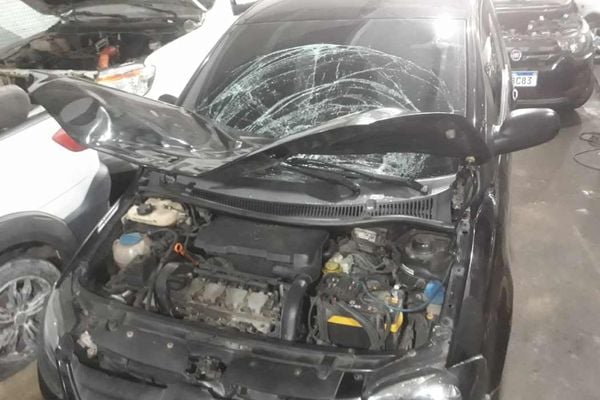 Carro que Wenderson Fagundes Melo dirigia no momento do atropelamento de mãe e filha foi deixado em oficina
