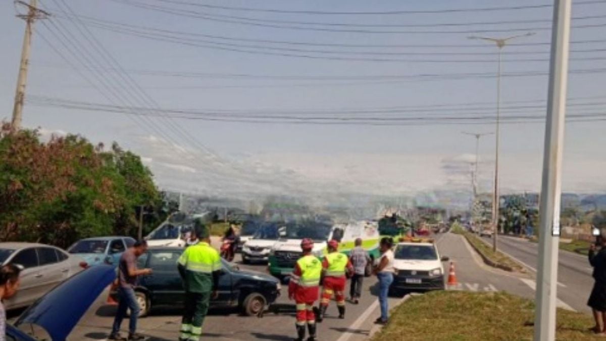 Acidente na Rodovia do Contorno deixa trânsito lento na Serra. 