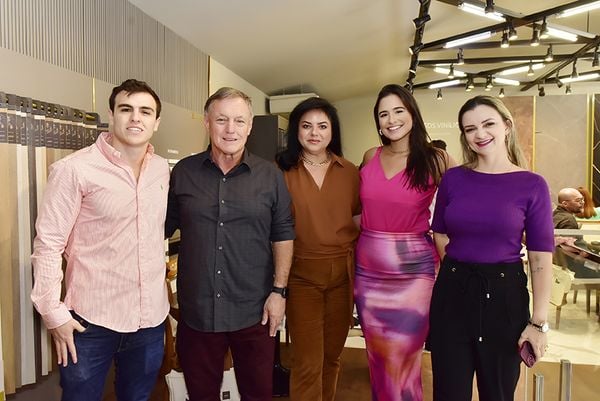 Matheus, Carlos e Lane Marianelli com Natália Meireles e Ju Reissinger