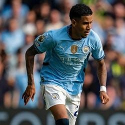 O atacante Savinho, do Manchester City, está na mira do Tottenham, de acordo com o jornal britânico Daily Mail
