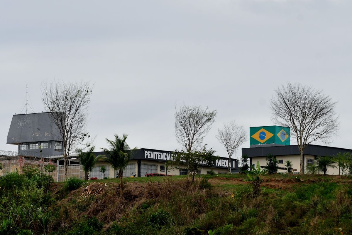 Bandeira do Brasil em presídio de viana