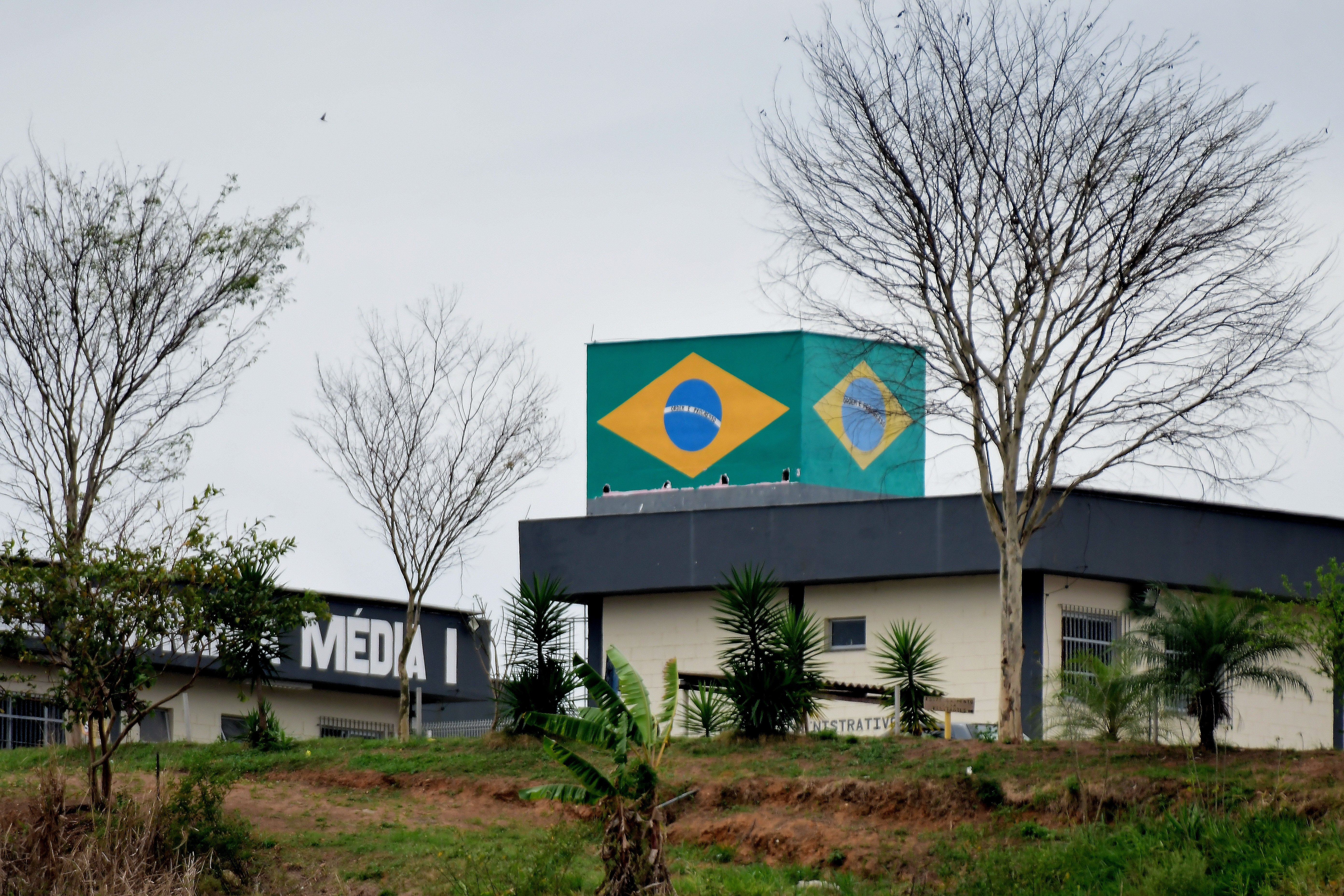 Bandeira do Brasil em presídio de Viana