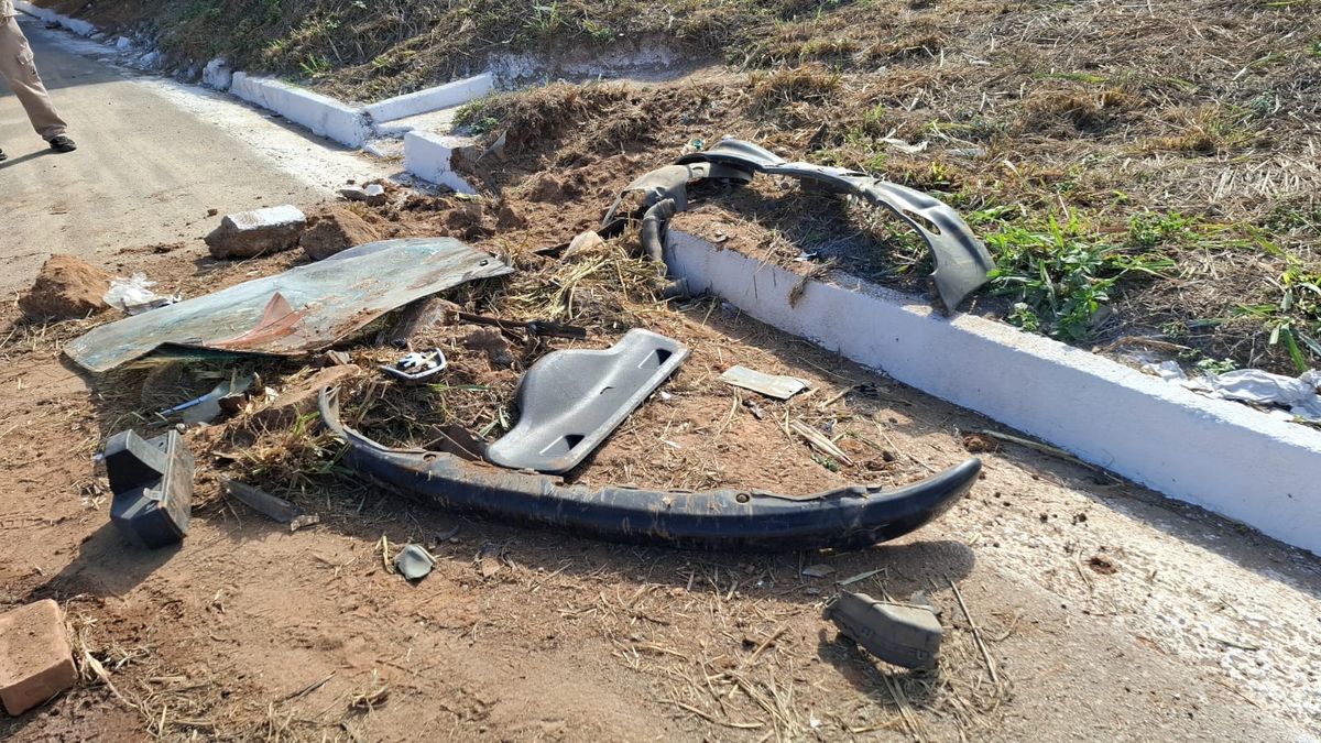 Motorista perde o controle, carro cai de viaduto  por Alice Sousa 