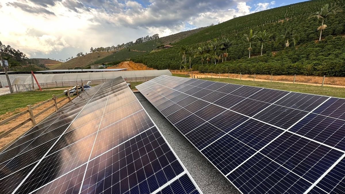 Instalação de placas fotovoltaicas de energia solar