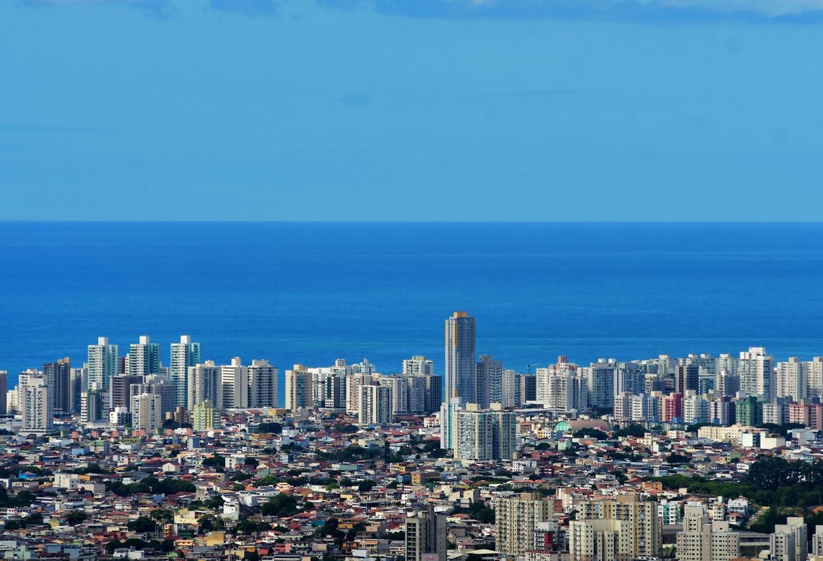 Prédios na orla de Vila Velha