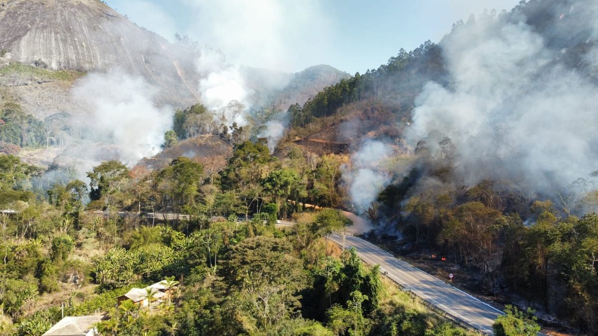 Imagens aéreas mostram estragos provocados por incêndio em Venda Nova do Imigrante 