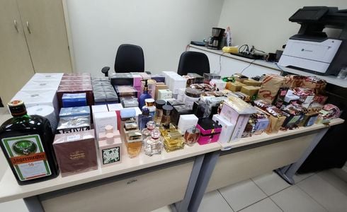 Produtos não tinham nota fiscal; as investigações apontaram que homem de 54 anos comprou os perfumes em Ciudad Del Este, no Paraguai