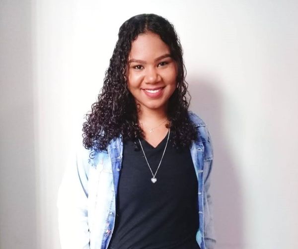 Amanda Alves, 26 anos, assistente administrativo