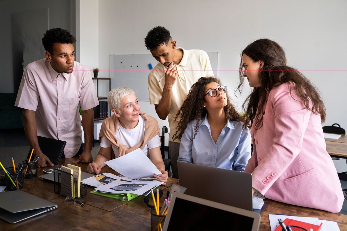 Atualmente, as gerações com maior volume de profissionais no mercado de trabalho são: baby boomers, geração X, geração Y e geração Z