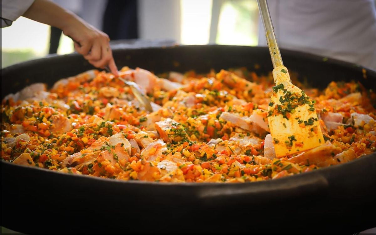 Moqueca gigante é atração de festival em balneário de Anchieta