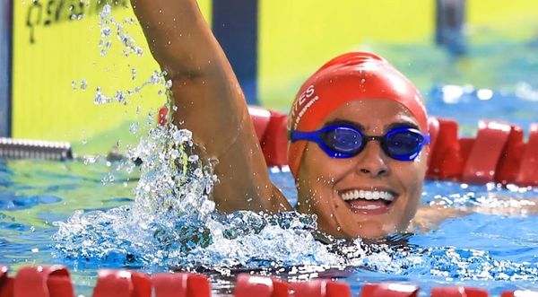 A nadadora do Álvares Cabral, Mariana Ribeiro Gesteira, com seu treinador Leonardo Miglinas, conquistou a segunda medalha na Paralimpíada de Paris. 