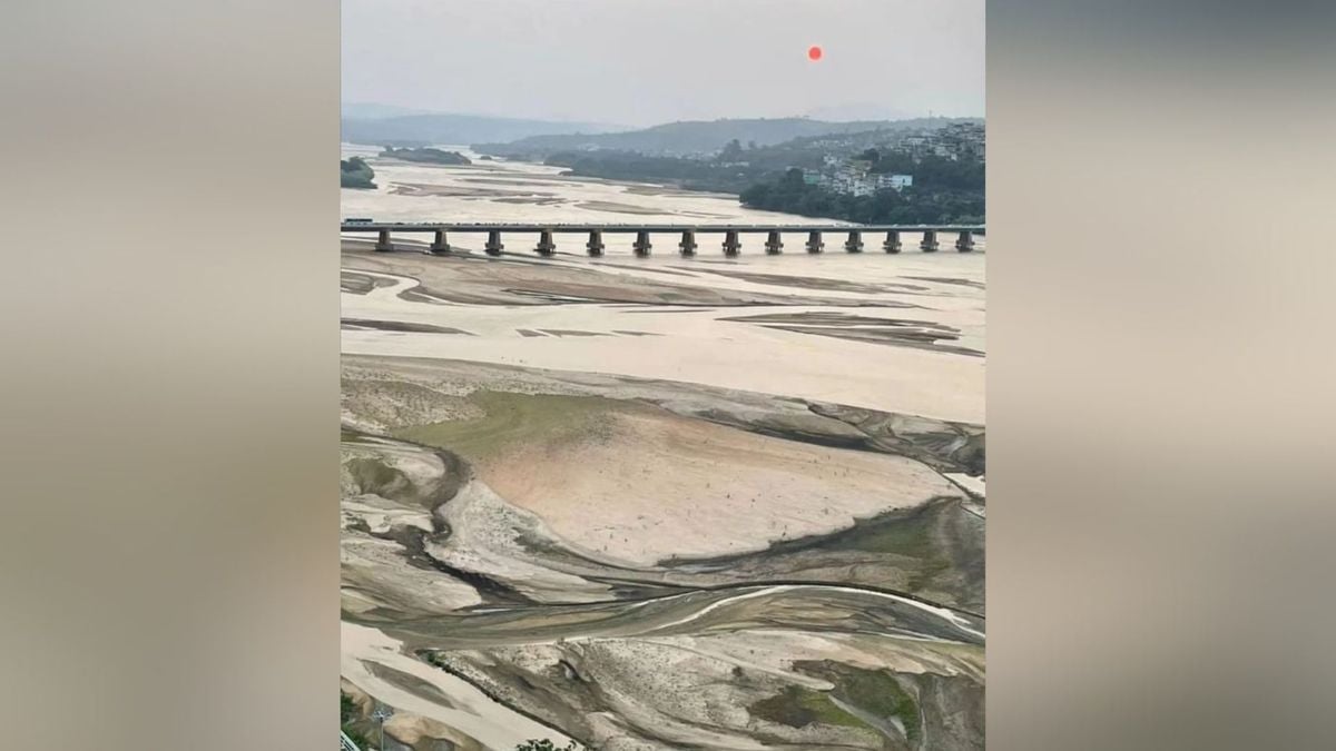 Foto viraliza ao mostrar bancos de areia no Rio Doce em Colatina