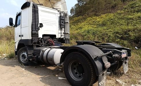 Roubo aconteceu na madrugada de quarta-feira (4), criminosos renderam motorista do caminhão, e cobriram a cabeça dele com um pano