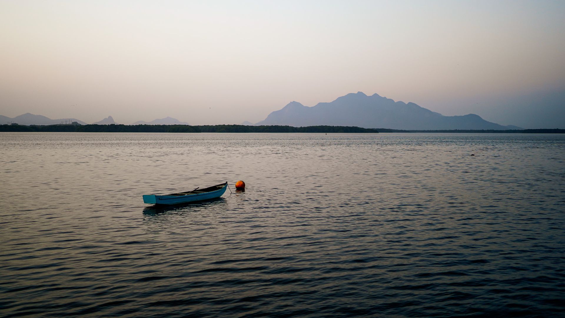 Ilha das Caieiras fotografada para o aniversário de Vitória