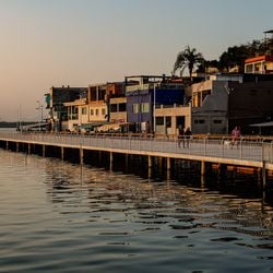 O governador Renato Casagrande anunciou a renovação do contrato de operação do serviço com novos barcos e a implantação de três estações até 2026