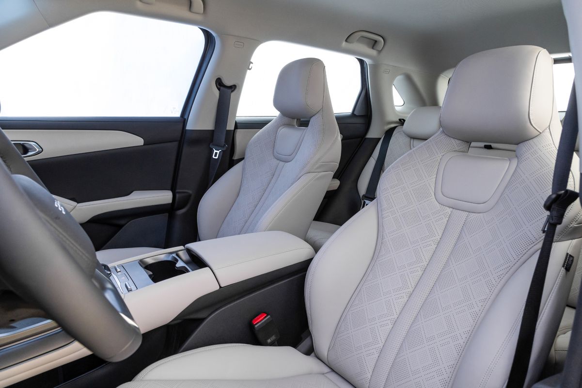 Por dentro, o Yuan Pro tem acabamento na cor Cinza Areia por BYD/Divulgação