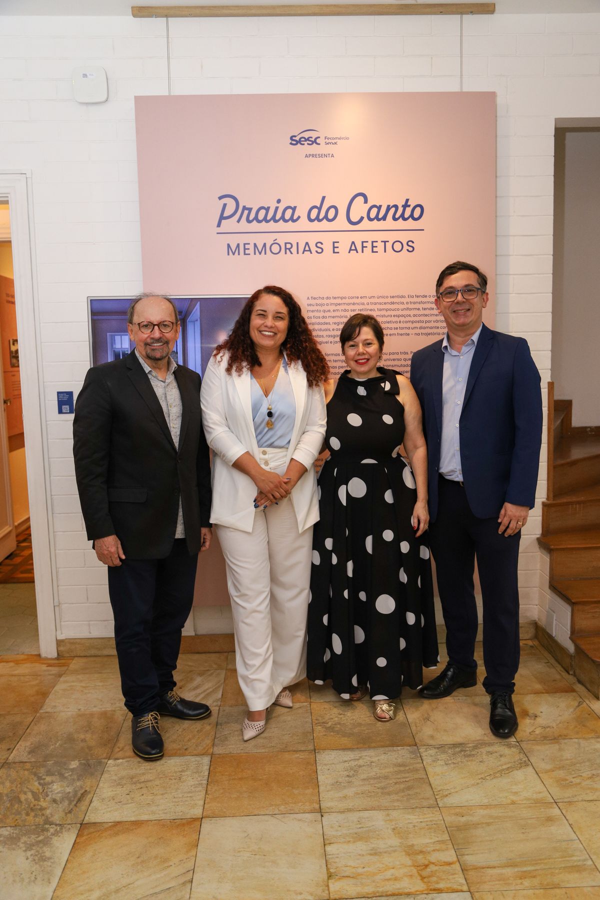 Idalberto Moro, Renata Weixter, gerente de Cultura do Sesc, Elaine Pinheiro, curadora da exposição, e Richardson Schmittel