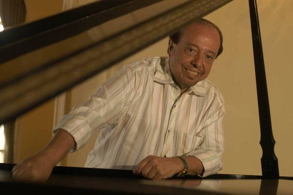 Morre Sergio Mendes, pianista e maior expoente do samba-jazz