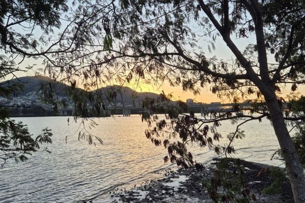 A orla de Cariacica é um point para assistir o pôr do sol