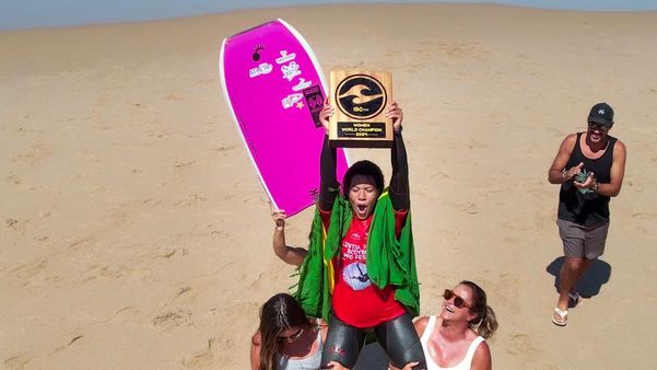 Maíra campeã mundial de bodyboarding 
